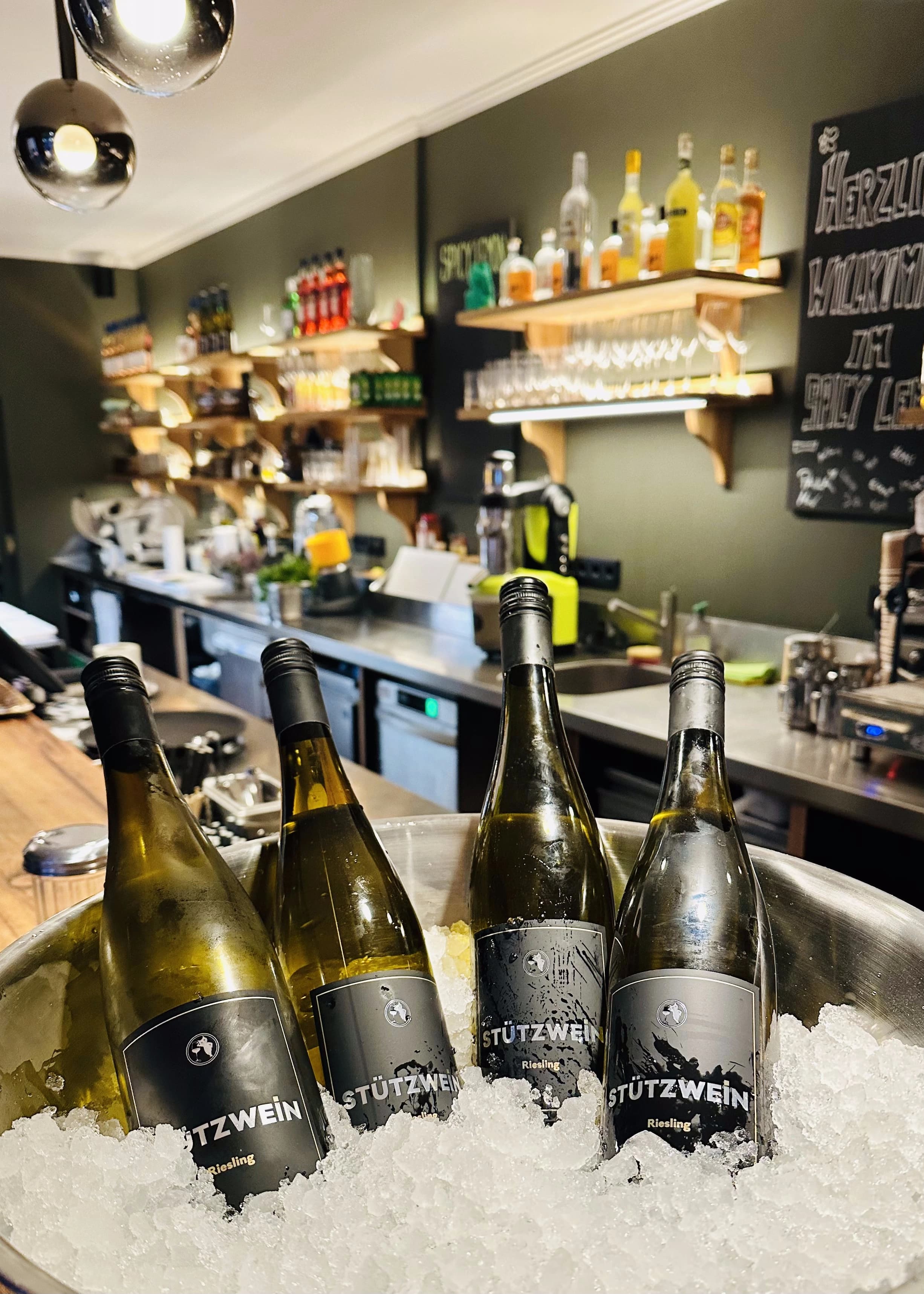 Stützwein Flaschen im Eiskübel